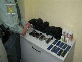 Acusado de vender envases de zumo que hacía pasar por teléfonos móviles