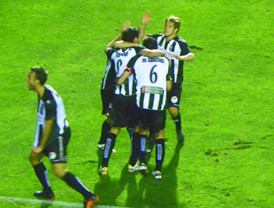 TOCHÉ TUMBA AL LÍDER EN LOS MINUTOS FINALES