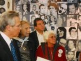 Baltasar Garzón recorrió un centro de torturas