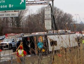 Mueren 13 personas en accidente de bus en Nueva York