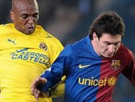 El Barça sigue viviendo de 'Supermessi' y se acuesta como líder tras hundir al submarino (3-1)