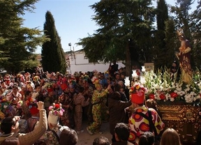 Más de cien 'diablos' en la procesión de la Candelaria en Almonacid del Marquesado (Cuenca)