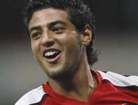 Bolton espera respuesta de Vela antes de que termine temporada