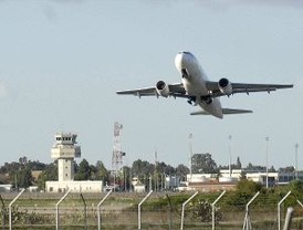 Fomento liberalizará las torres de los aeropuertos de Sevilla y Jerez en 2011