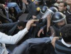 Egipto desafía a Mubarak: la población hace caso omiso del toque de queda