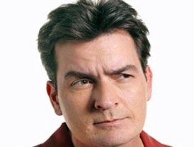 Charlie Sheen dice que quiere aumento salarial