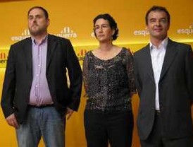 Bildu, 'politizando' la Vuelta, pregunta por el coste de su 'imposición'