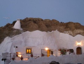 Muere un trabajador y dos resultan heridos al desplomarse una casa cueva en Guadix