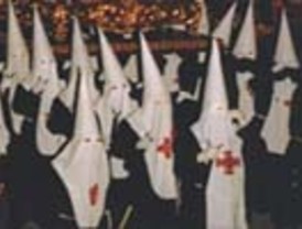 Rajoy lanza un discurso contundente contra el relativo optimismo de Zapatero