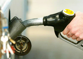El precio del barril de petróleo Brent toca mínimos de cinco años por debajo de 66 dólares
