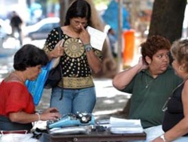 Sebastián coloca la primera piedra del Parador de Muxía