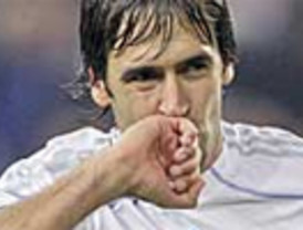 Raúl sigue haciendo historia vestido de blanco... con el Schalke: ya es máximo goleador europeo