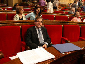 Detenidos dos hermanos por robar el coche de una repartidora de prensa