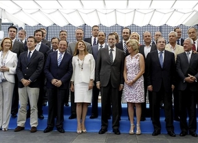 Rajoy, con 25 de los suyos, en la terraza se retrata