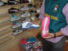 Incautadas en Sevilla más de 4.300 pares de zapatillas de imitación