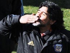 Maradona quiere ser el nuevo entrenador del Boca