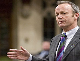 Carlos Moyà y Rafa Nadal pasan junto a David Ferrer a los cuartos de final de Hamburgo