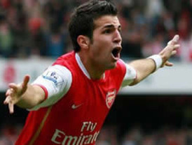 Arsenal avanza en Copa FA gracias a penalti que cobró Cesc Fábregas