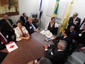 No subsidiará los anuncios 'ofensivos' de los partidos políticos