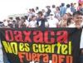 La APPO marcha para cercar a la PFP más