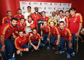 Los jugadores de La Roja también se divierten: intercambio de camisetas con leyendas de la NBA