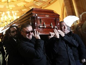 Enrique Morente recibe sepultura entre llantos y aplausos