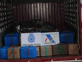 Una vintena de fotògrafs i artistes mostren la seva visió crítica del fotoperiodisme a l’exposició Antifotoperiodisme