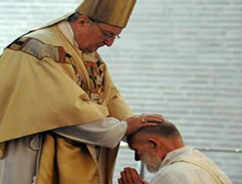 Hombre casado es ordenado cura católico