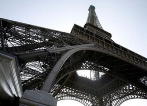 Reabren la Torre Eiffel tras un falso aviso de bomba