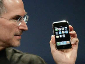 Detienen a dos ecuatorianas con un muñeco explosivo