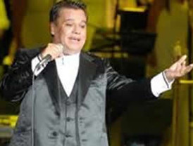 Juan Gabriel, de gira por 40 años de carrera