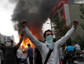 Obama critica al Gobierno iraní por reprimir las protestas; pone como modelo a seguir al Ejército egipcio