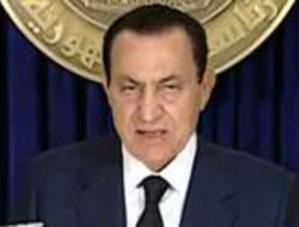 Mubarak no dimite pero confirma que no se presentará a la reelección