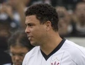 Un reportero arroja en Bagdad unos zapatos a Bush y le llama 'perro'