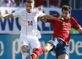 Una Roja llena de debutantes cumple y se impone con facilidad en el amistoso frente a Serbia (2-0)