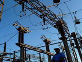 El primer ministro tailandés sale huyendo de los manifestantes