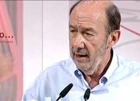 Rubalcaba, en su emocionada despedida: 'Seré un miembro activo del PSOE toda mi vida'