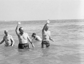 Rajoy hace un 'break' en sus vacaciones para prometer rebajas de impuestos