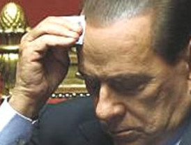 Berlusconi negocia voto a voto para evitar hoy la moción de censura