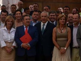 Con entrevistas de Fernando de Szyszlo y Julio Cotler nace la revista Perú Bicentenario