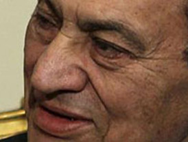 Mubarak no cede: insiste en continuar en el cargo hasta las elecciones