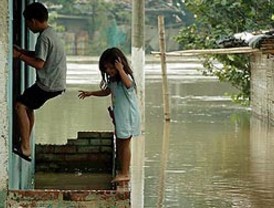 Al menos 30 muertos deja alud en Colombia