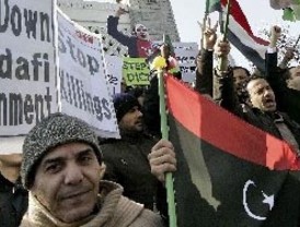 Rebeldes anuncian que tienen el control de la mayoría del petróleo libio