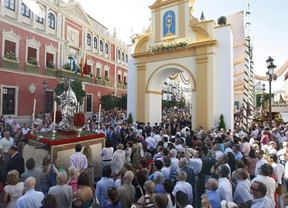 Fátima Báñez se encomendó a la Virgen para salir de la crisis y el alcalde de Sevilla, a Cristo 