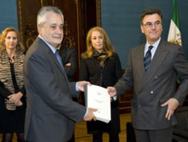 El remanente de tesorería de la Junta cae un 45% en 2009, hasta los 1.200 millones