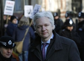 Garzón explica su plan de fuga (hospitalaria) para Julian Assange