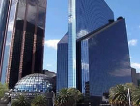 Derrumbes de piedras y lodo aterran Lima