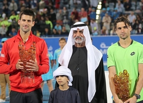 La historia se repite: Ferrer cae ante su 'bestia negra' Djokovic en Abu Dabi