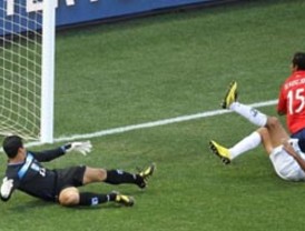 Sólo él es capaz: Nadal salva cinco bolas de partido y derrota a Almagro en París