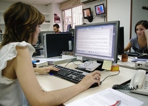 CCOO anuncia que recurrirá el "doble recorte salarial" de los empleados públicos